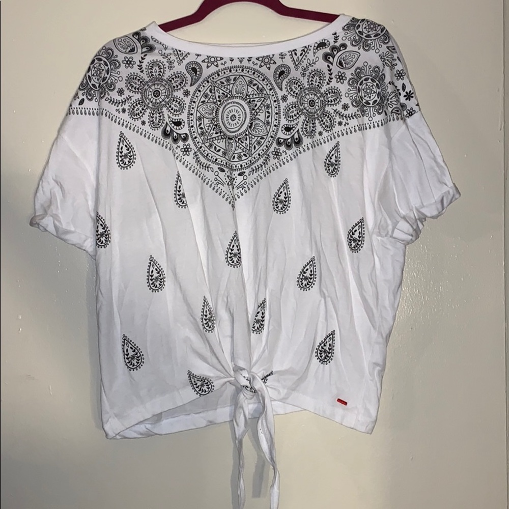 T shirt with paisley design